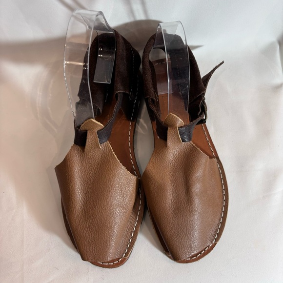 Handcrafted Brown Leather Women’s Sandals - Picture 3 of 10